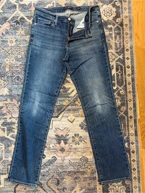 Women’s Slim Straight Blue Jeans